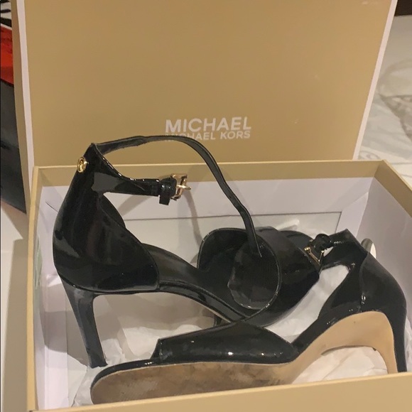 Shoes - Picture 2 of 5